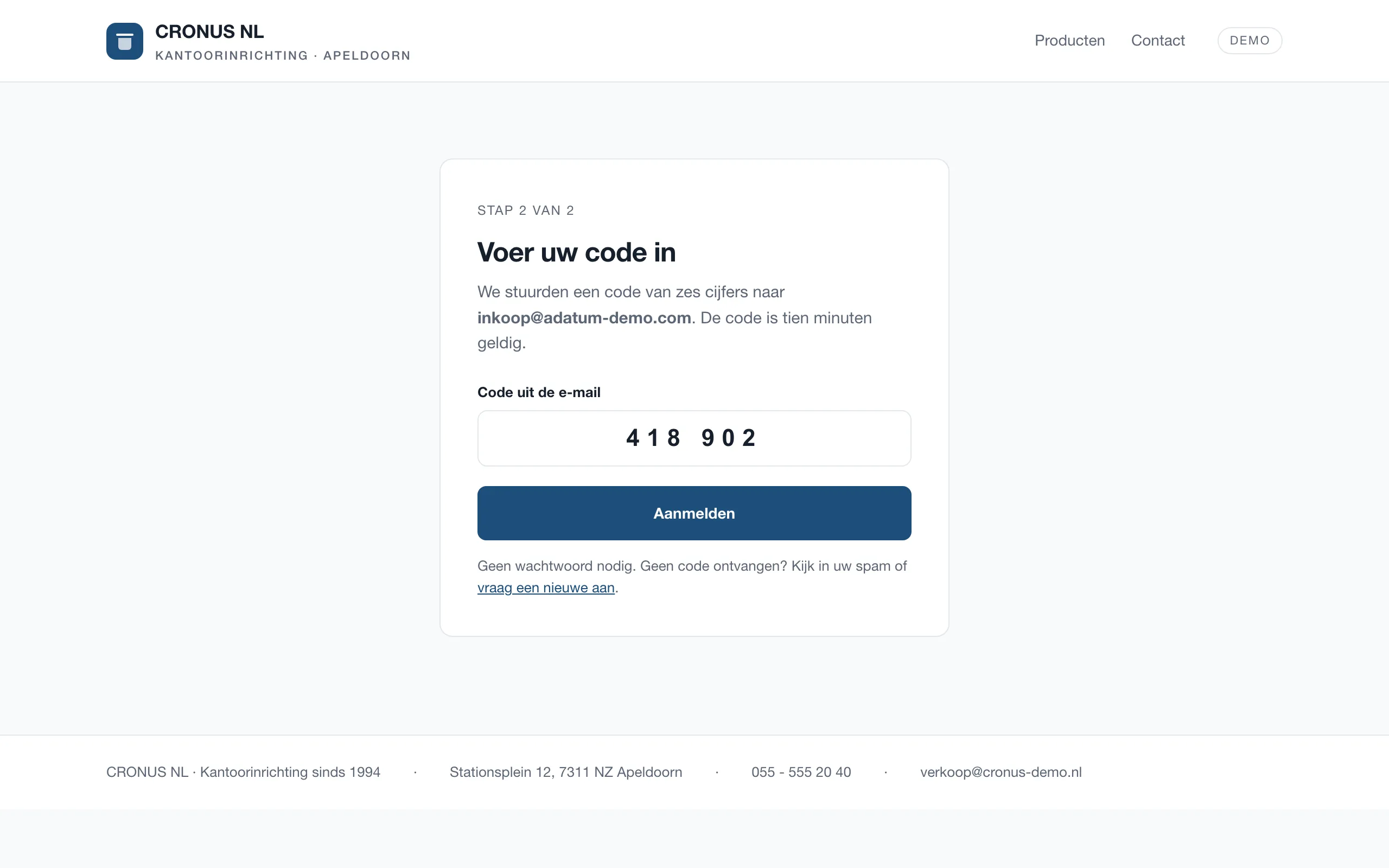 Het aanmeldscherm van het portaal: een code van zes cijfers uit de e-mail, zonder wachtwoordveld